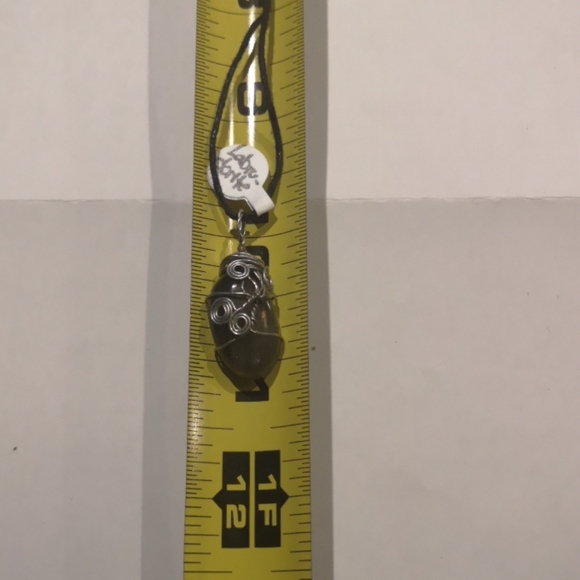 Labradorite pendant on vinyl necklace - Picture 5 of 6